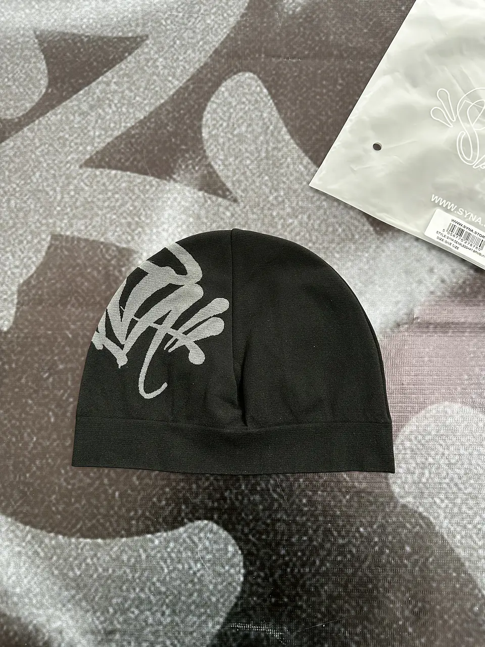 skull cap syna - black and white logo 3