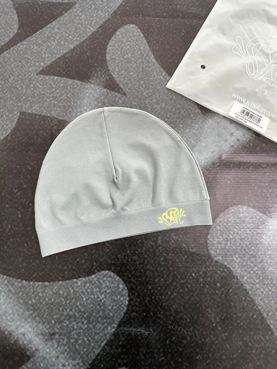 skull cap syna - grey and neo logo 2