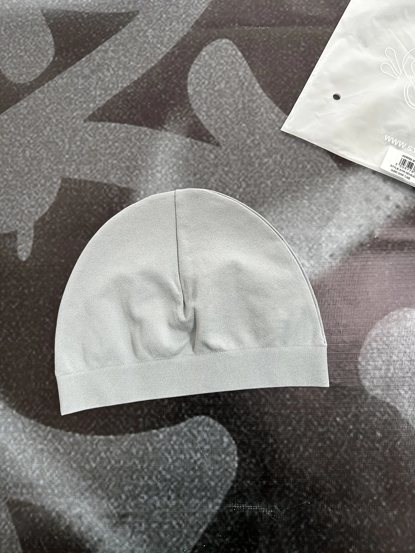 skull cap syna - grey and neo logo 3