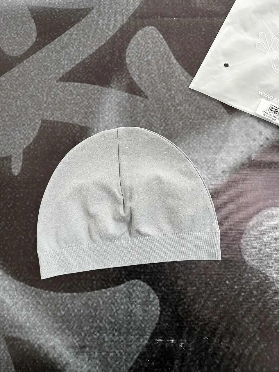 skull cap syna - grey and neo logo 3
