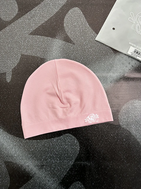 skull cap syna - pink and white logo