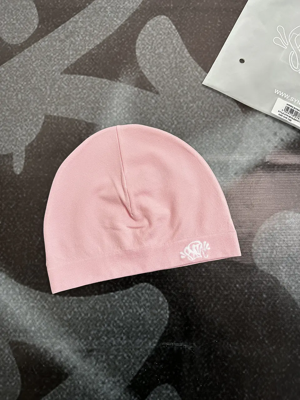 skull cap syna - pink and white logo 2