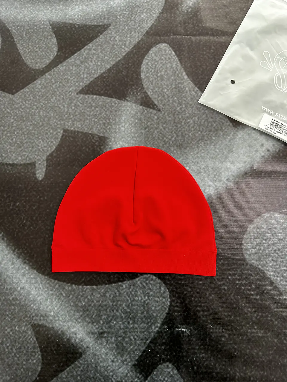 skull cap syna - red and black logo 3