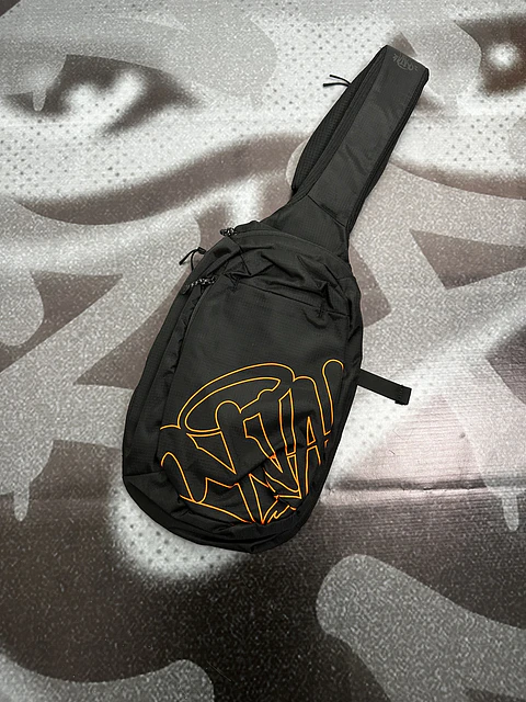 bag syna - black and orange