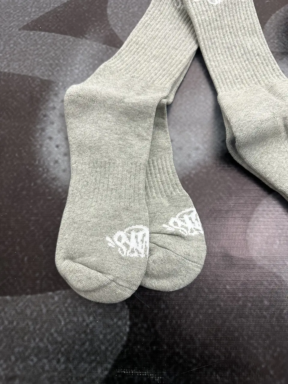calcetines pack 2 pares syna - grey and white 3
