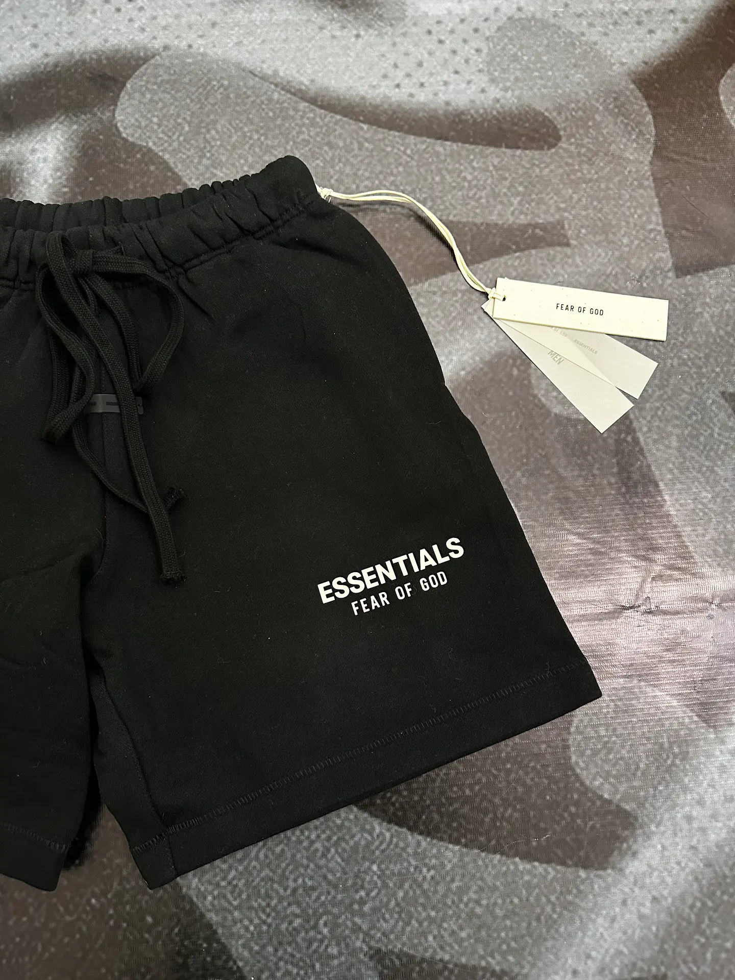 Short ESSENTIALS Jet Black Classic Fit SS25 2