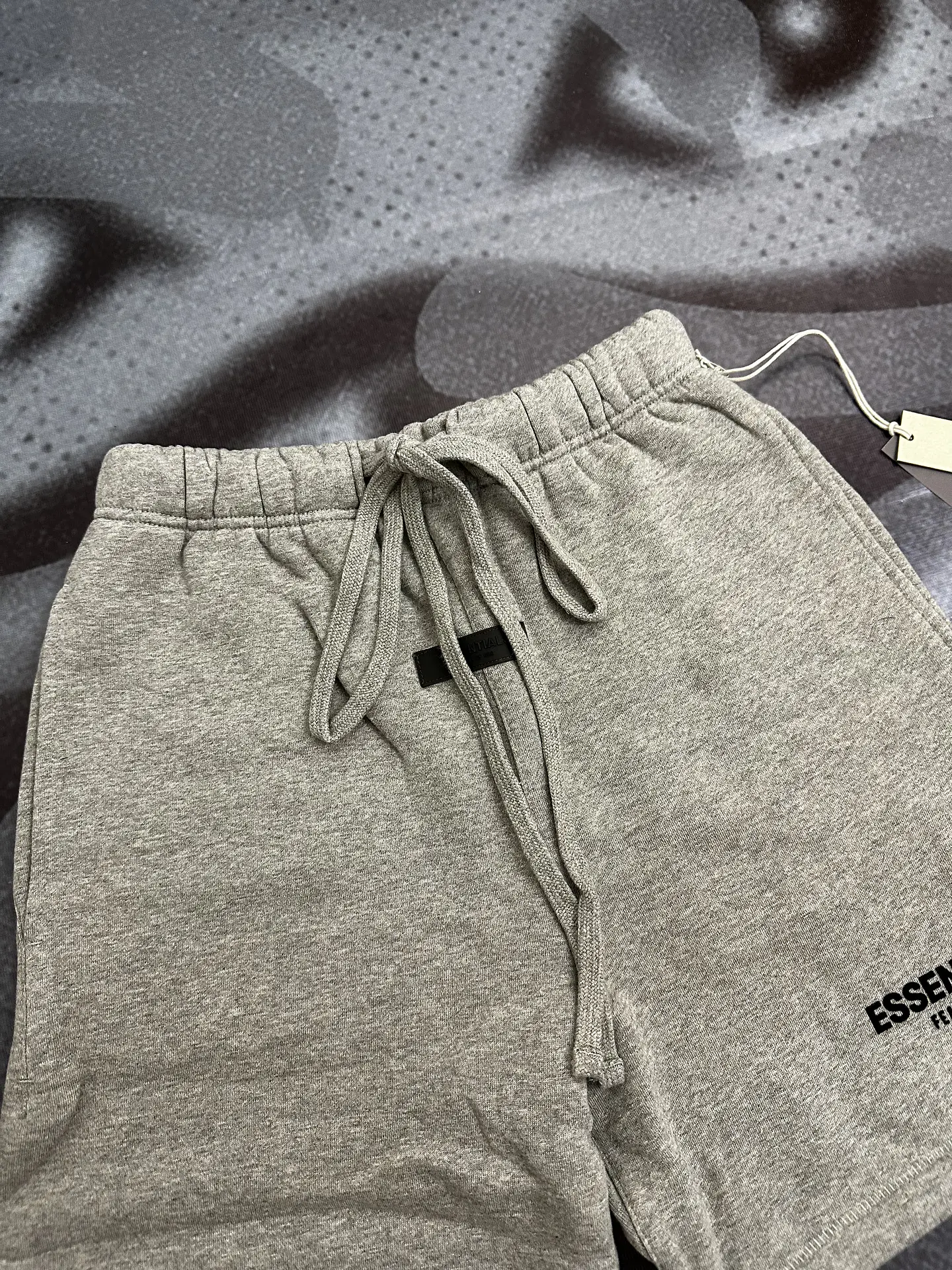 Short ESSENTIALS dark Oatmeal SS22 3