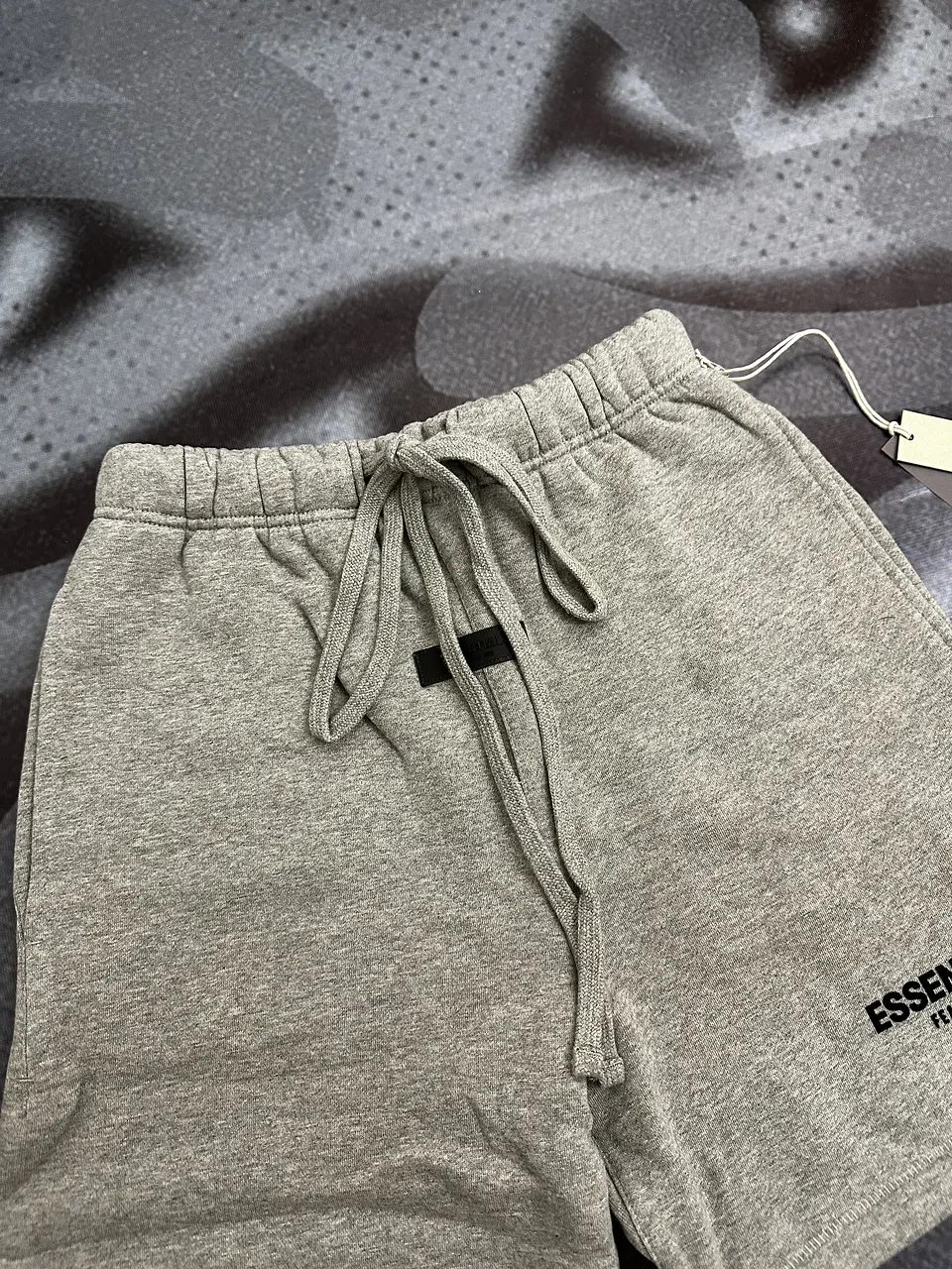 Short ESSENTIALS dark Oatmeal SS22 3