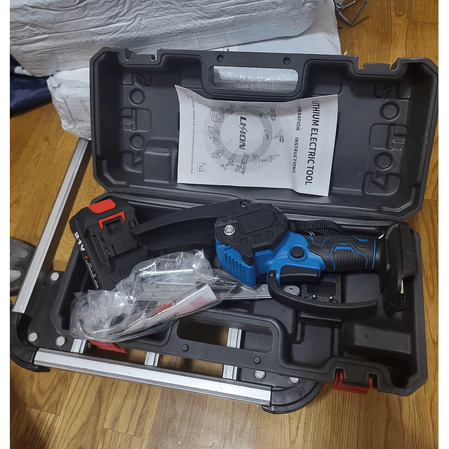 FACE1339 MINI Motosserra a bateria 21v com uma bateria e mala transporte