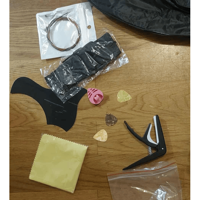 FACE1349 Guitarra Acústica de 38 Polegadas para Iniciantes - Inclui Bolsa para Guitarra, Capotraste, Alça Ajustável, Palhetas (Cores Aleatórias), Cordas, Pano de Limpeza (Cor Aleatória), Estojo para P