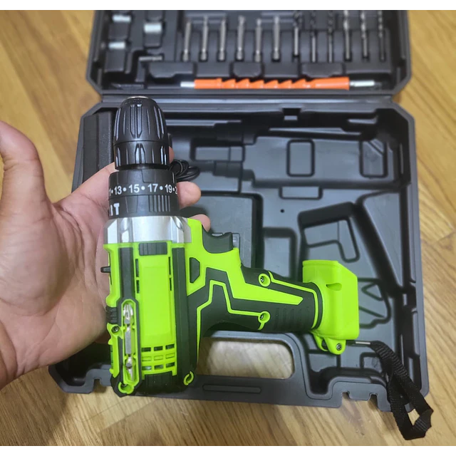 FACE1417 Aparafusadora com duas baterias e mala com acessórios