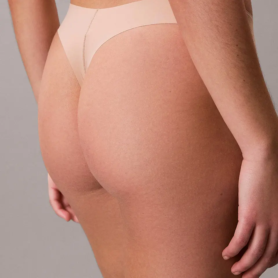 Colales Invisible Calvin Klein 2