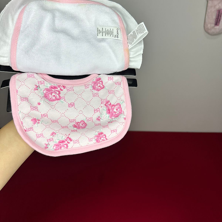 Calcetas + Babero BEBE  2