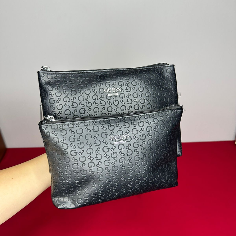 Cosmetiquero GUESS Doble 1