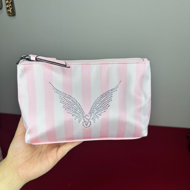 Cosmetiquero VS ÁNGEL  1