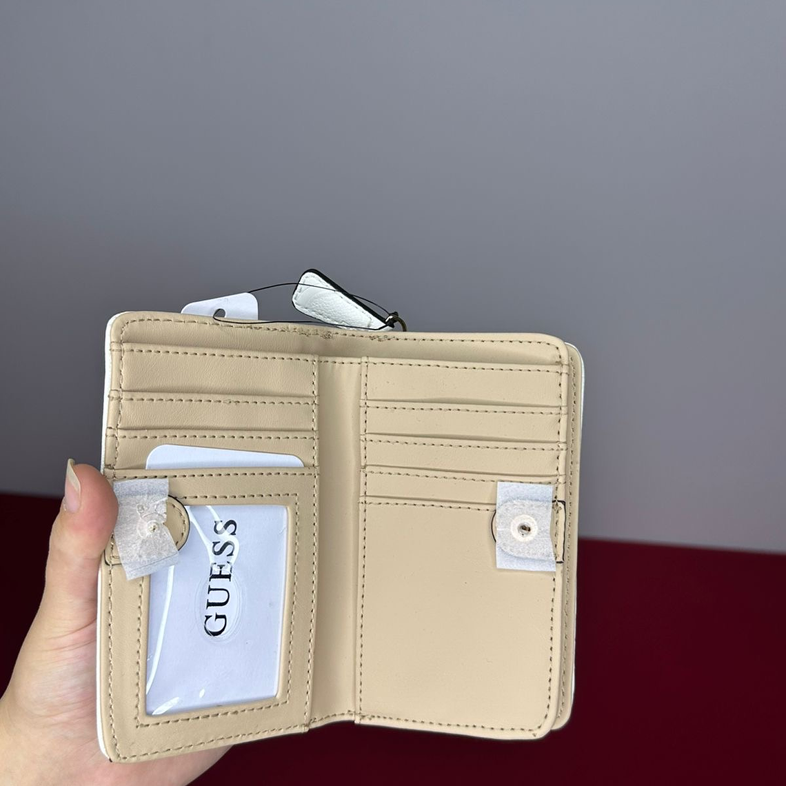 Billetera GUESS Blanca  2