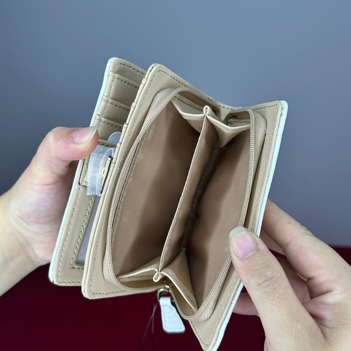 Billetera GUESS Blanca  3