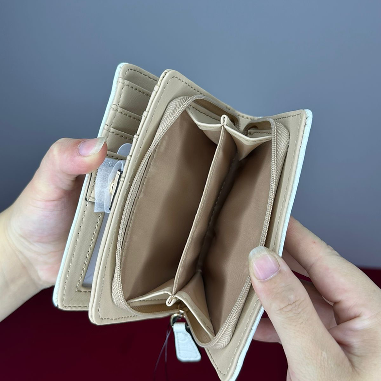 Billetera GUESS Blanca  3