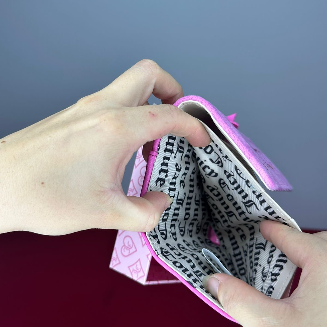 Billetera Fucsia JUICY COUTURE Cajita 4