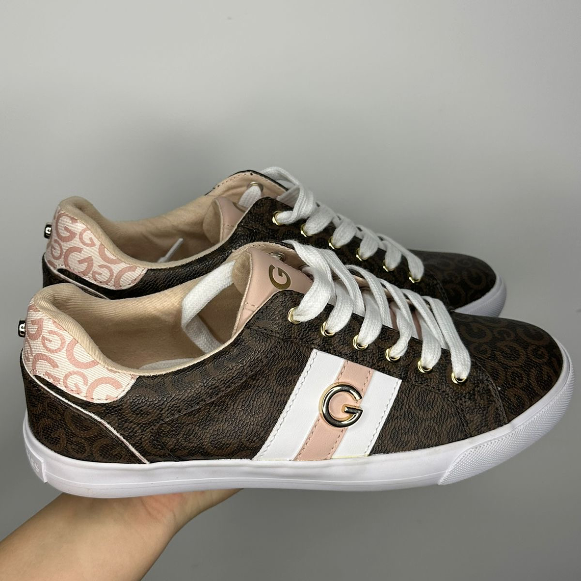 Zapatillas Guess Café  3
