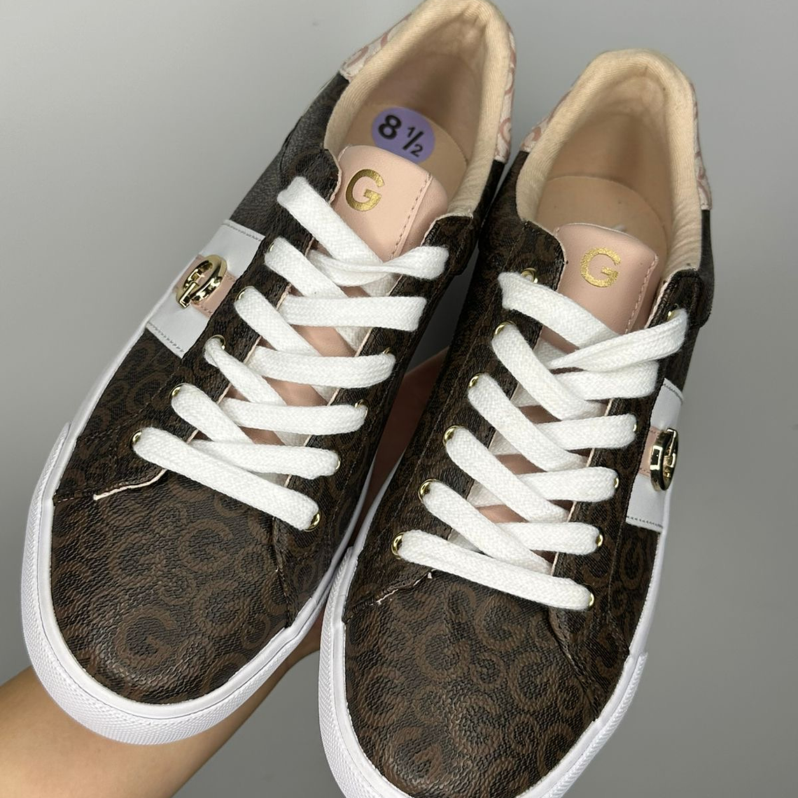 Zapatillas Guess Café  4