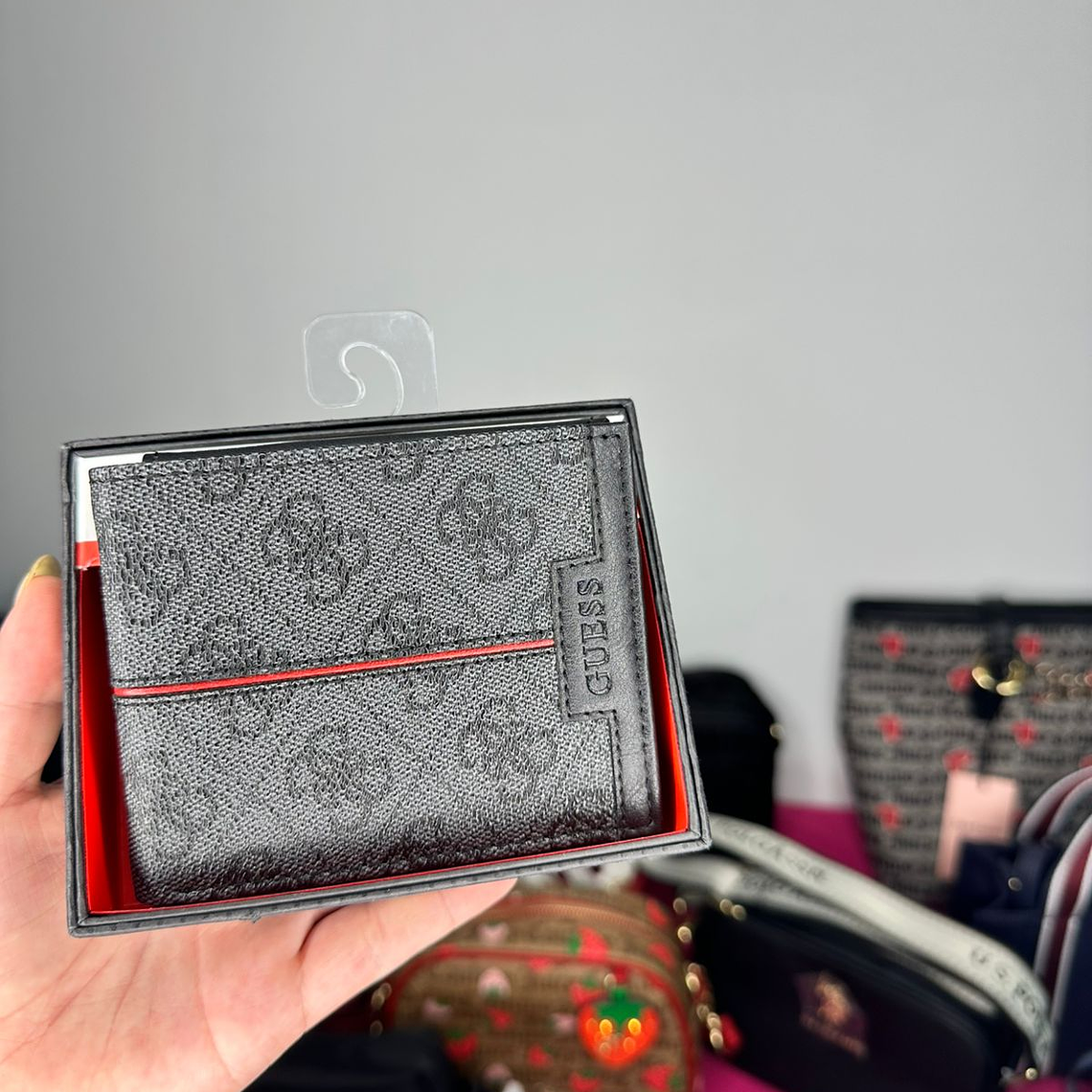 Billetera GUESS Logo  1
