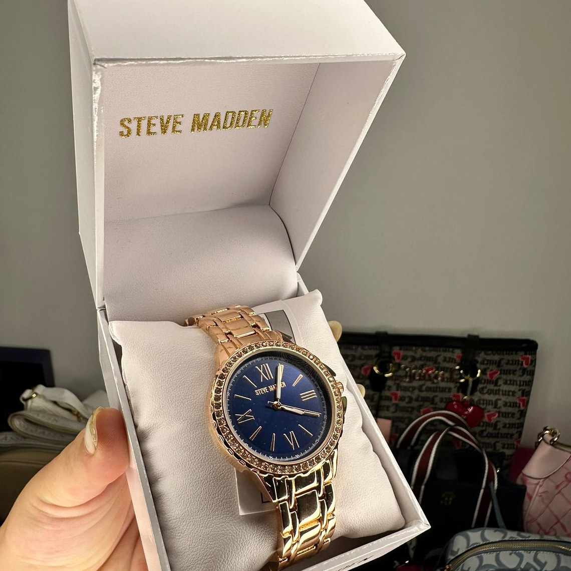 Reloj Steve Madden Dorado  3
