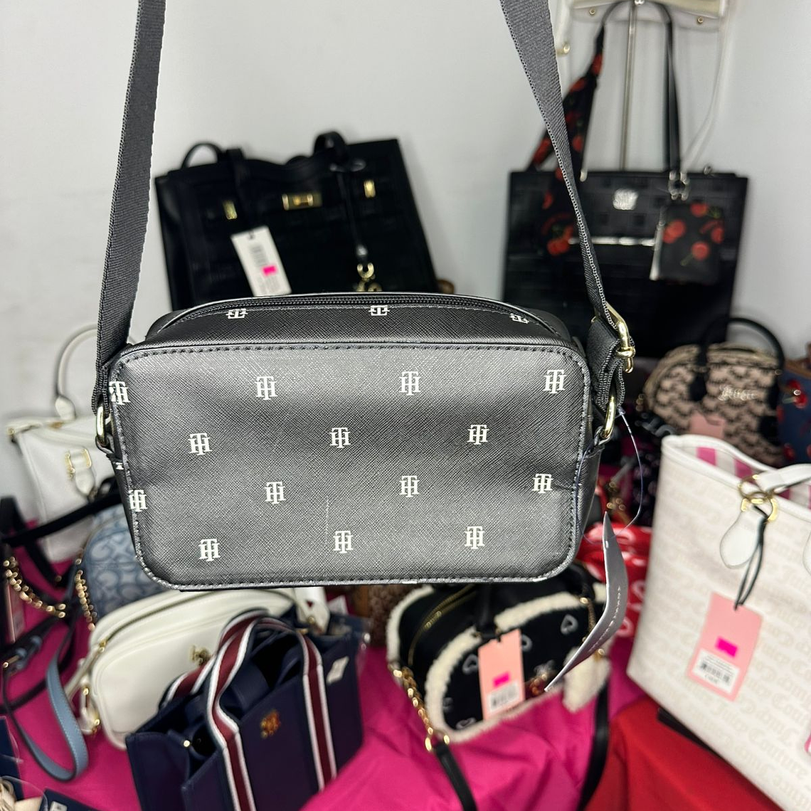 Crossbody Tommy Hilfiger TH pequeños  2