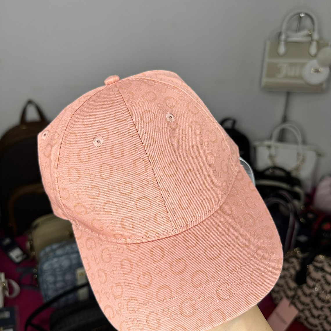Gorro Guess Rosa  1