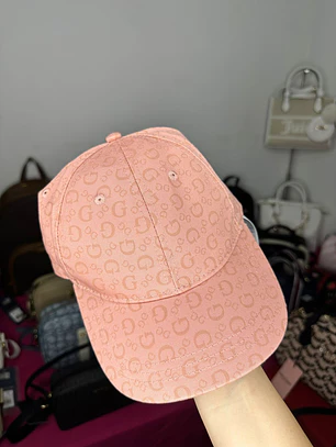 Gorro Guess Rosa 