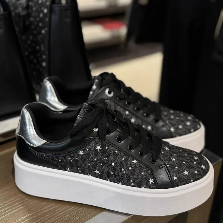Zapatillas Michael Kors Romey Estrellas Negras 1
