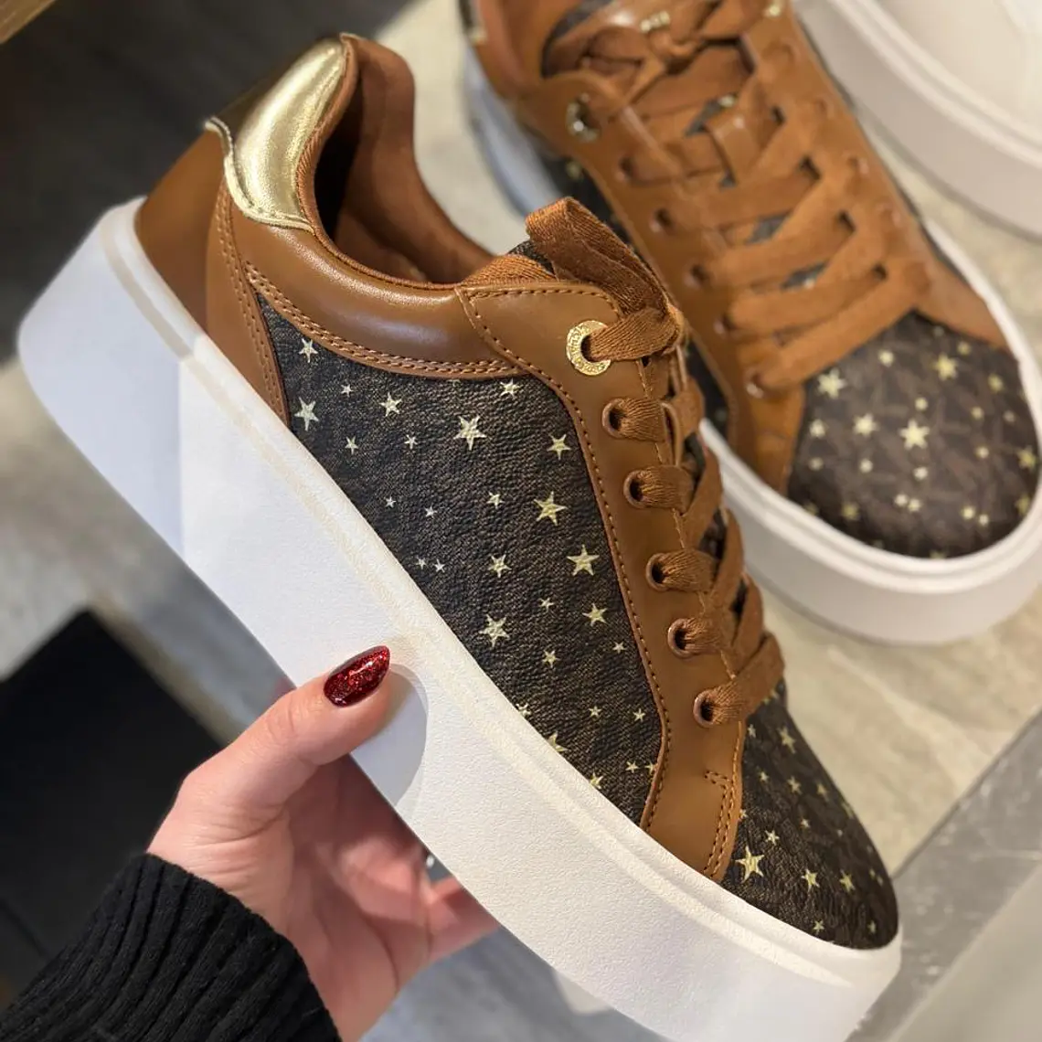 Zapatillas Michael Kors Romey Estrellas Café 1