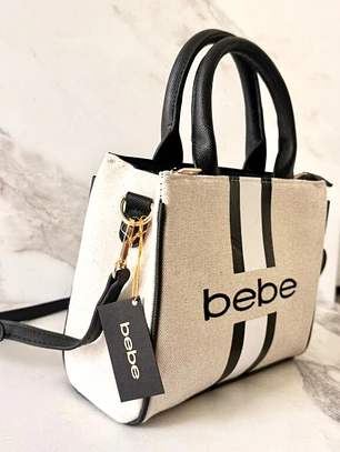 mini tite Bebe nude con negro