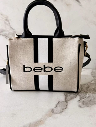 mini tite Bebe nude con negro
