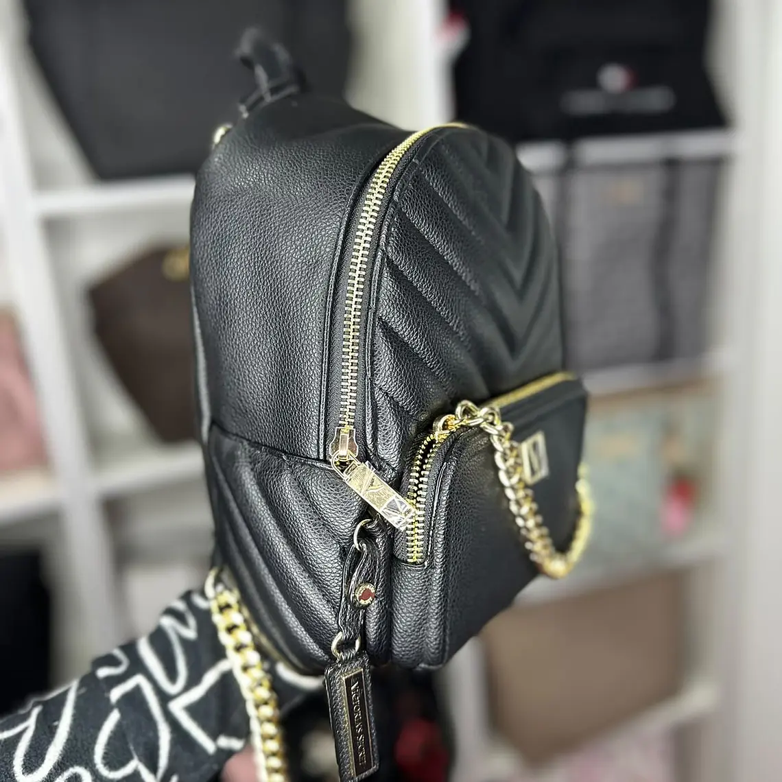 Mochila Victoria´s Secret Negra  2