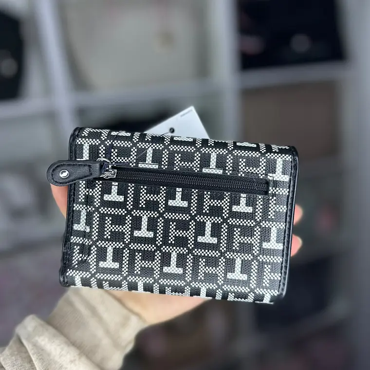 Billetera Tommy Hilfiger Negra con Blanco  2