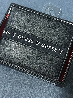 Billetera Guess Negra Con blanco 