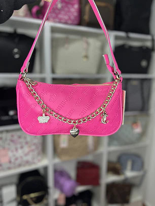 Cartera de hombro Juicy Couture Fucdia con colgantes