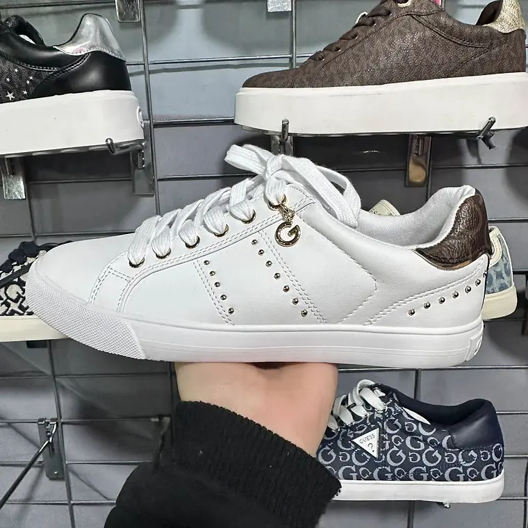 Zapatilla Guess Blanca con Café  1