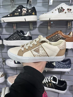 Zapatillas Guess Beige 