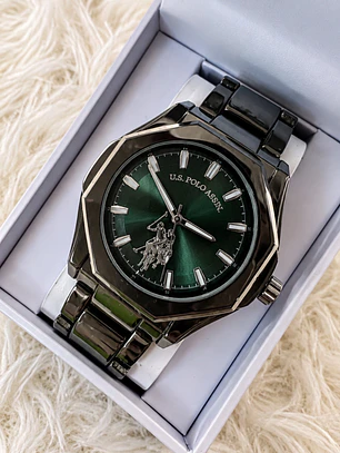 Reloj Polo Negro fondo Verde 