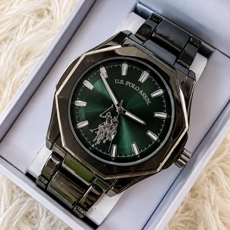 Reloj Polo Negro fondo Verde  1
