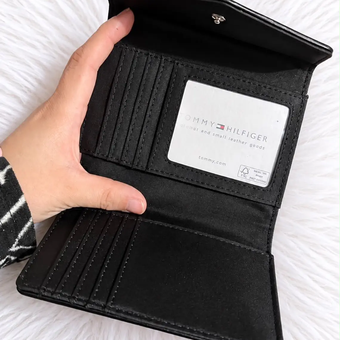 Billetera Tommy Hilfiger Negra con Blanco  3