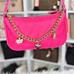 Cartera de hombro Juicy Couture Fucsia con colgantes - Miniatura 1