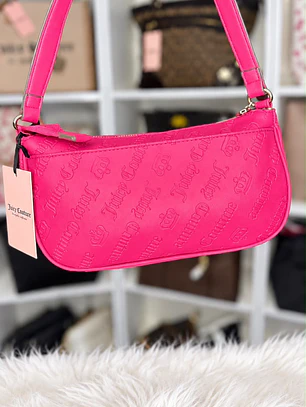 Cartera de hombro Juicy Couture Fucsia con colgantes