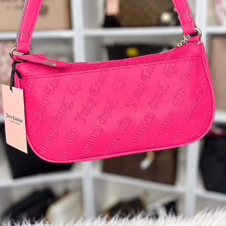 Cartera de hombro Juicy Couture Fucsia con colgantes 2