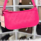 Cartera de hombro Juicy Couture Fucsia con colgantes - Miniatura 2