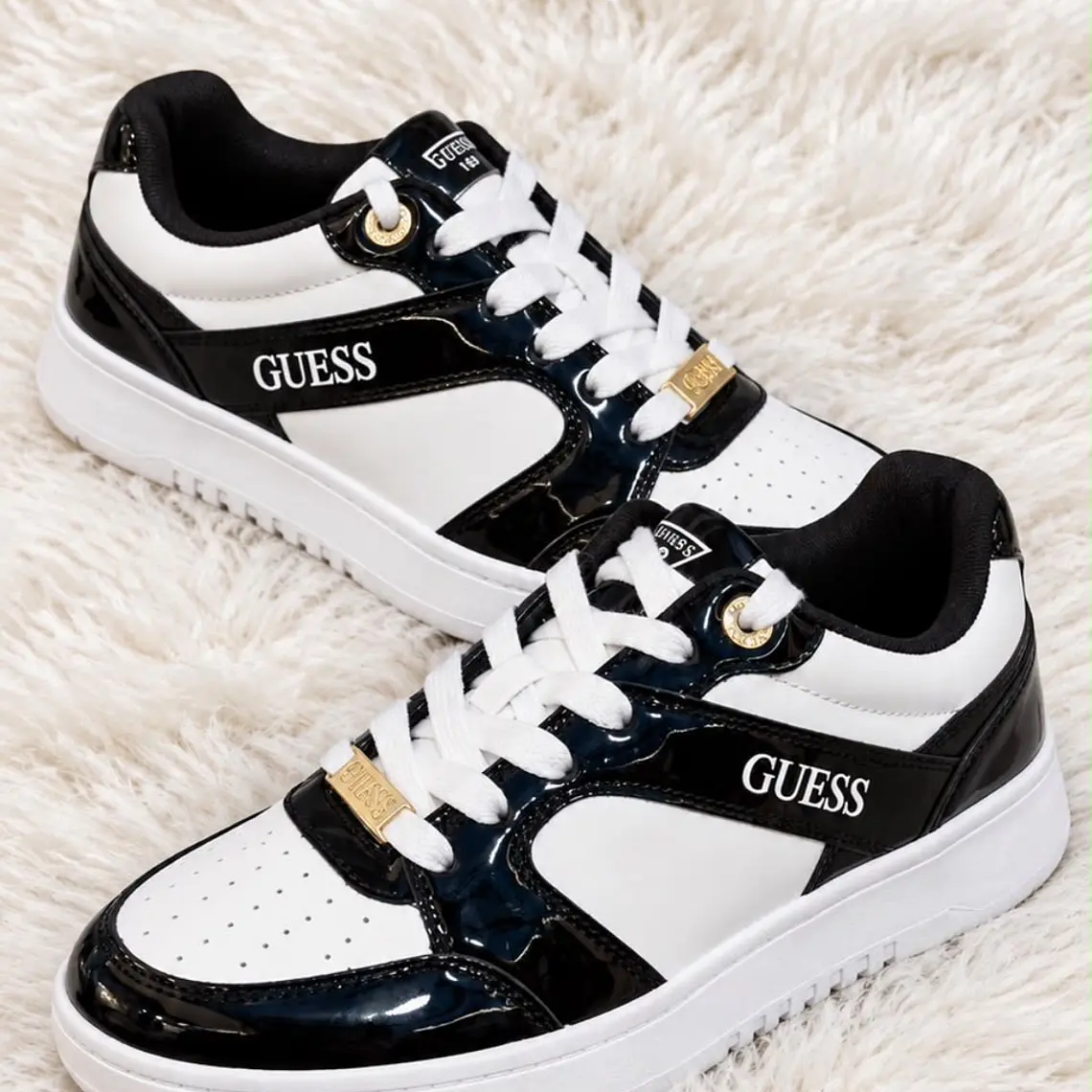 Zapatillas Guess Charol Negra 1