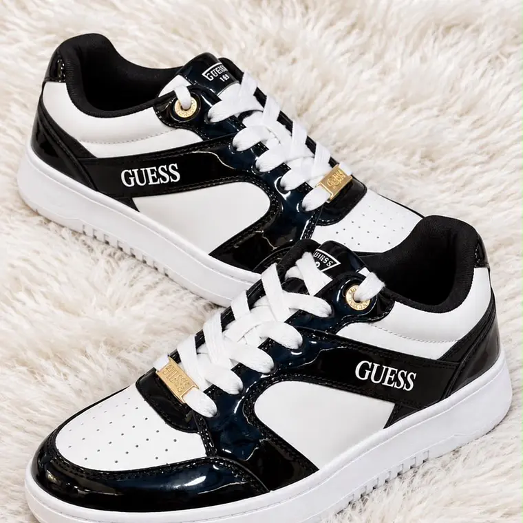 Zapatillas Guess Charol Negra 1