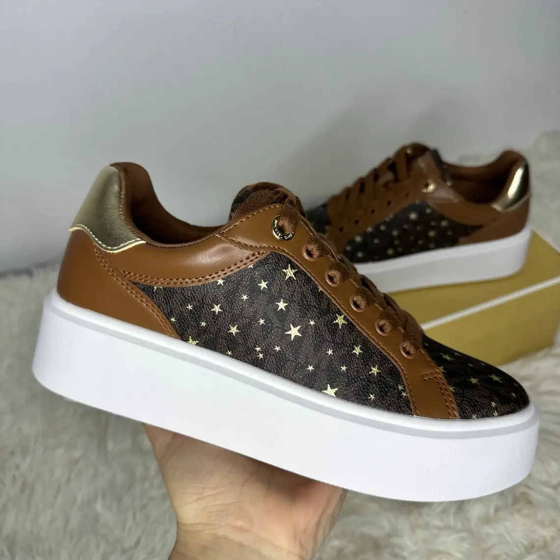 Zapatillas Michael Kors Café estrellas  1